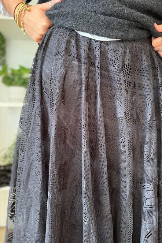 Vintage Vera Scalloped Hem Lace Midi Skirt Black